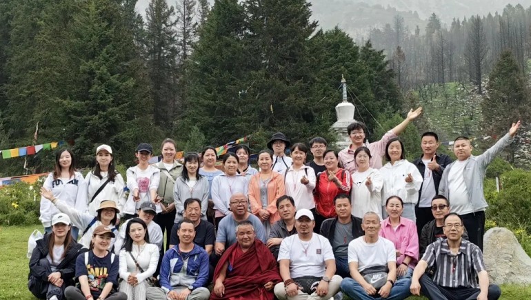 奇正集團(tuán)達(dá)爾宗圣湖祈?；顒? class=