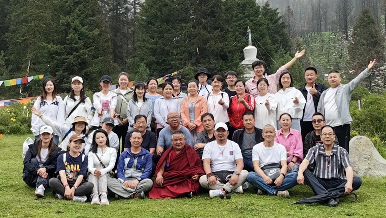 奇正集團(tuán)達(dá)爾宗圣湖祈?；顒? class=